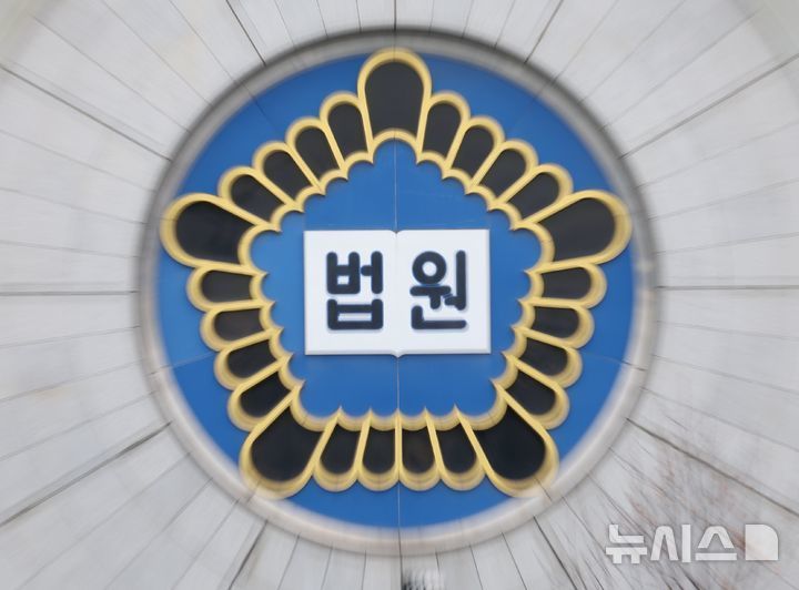 차량 뒷좌석에서 잠든 '만취여친' 