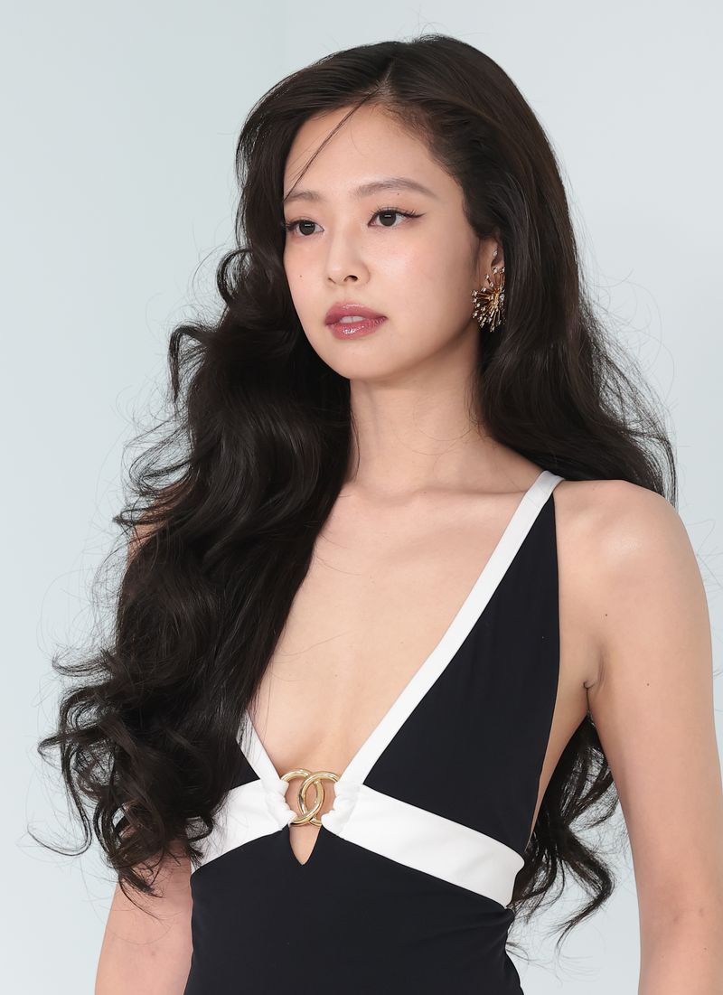 블랙핑크 제니, '인간 샤넬'의 압도적 존재감