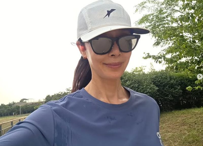 선거 이후 마음 무거워 문정희, 러닝중 땀 흘려도 빛나는 건강미 