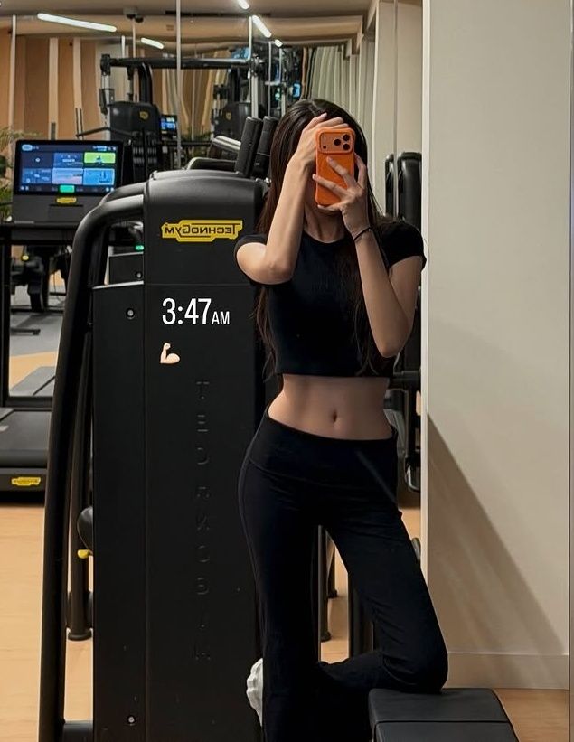 문가영, 잘록한 허리에 꽉 찬 복근…감탄 나오는 몸매