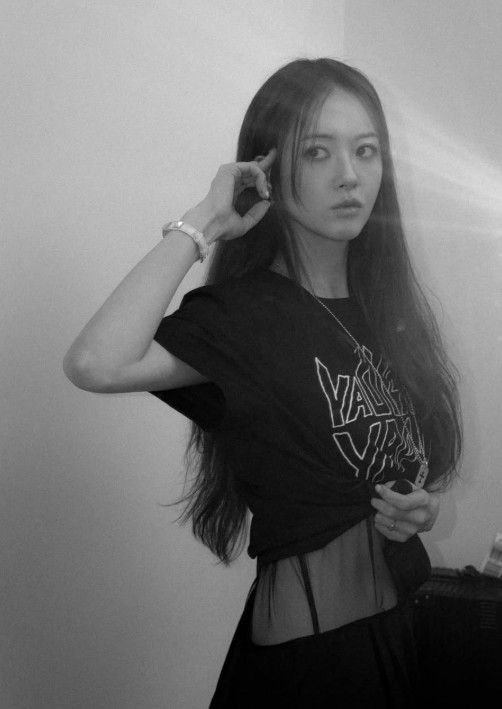 고아라, 36세에도 그대로…시스루 룩으로 뽐낸 슬림 몸매