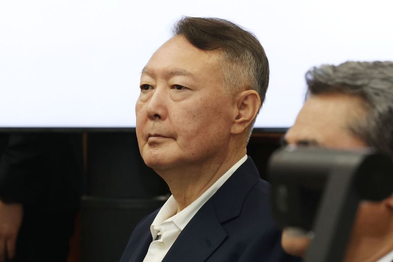 尹에게 '징역 30년 선고' 부장판
