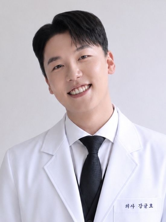 신혼여행 마친 전공의, 귀국 비행기