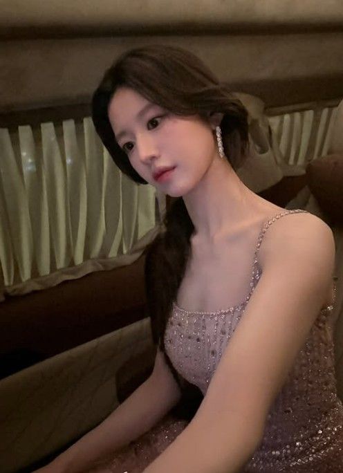 고윤정, 우아한 자태…가녀린 쇄골 라인 눈길