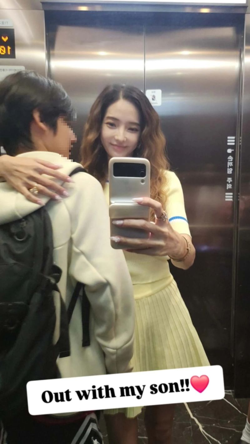 한채영, 폭풍성장 훈남 아들 공개…