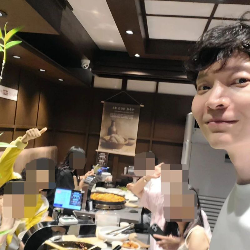 신정환, '라디오스타' 작가와 재회