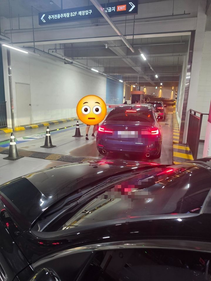 쇼핑몰 출구 막고 영화관 주차등록하