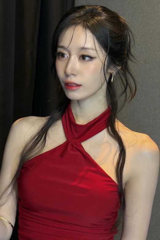 지연, 핫한 노출 무대 의상…전성기 미모 그대로