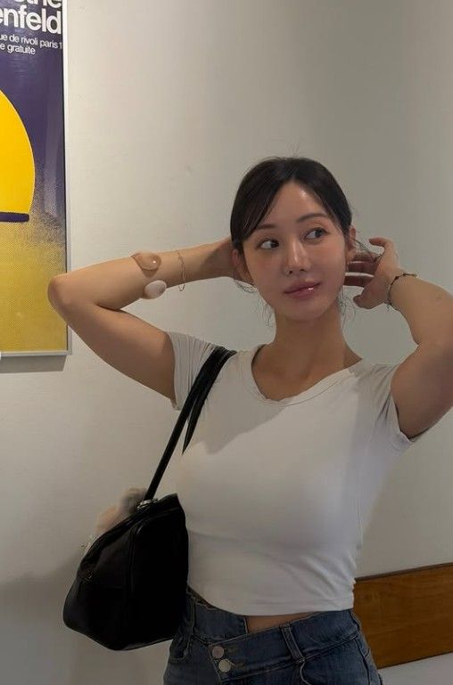 싱글맘 한그루, 흰 티에 청바지 입고 청순미 뽐내