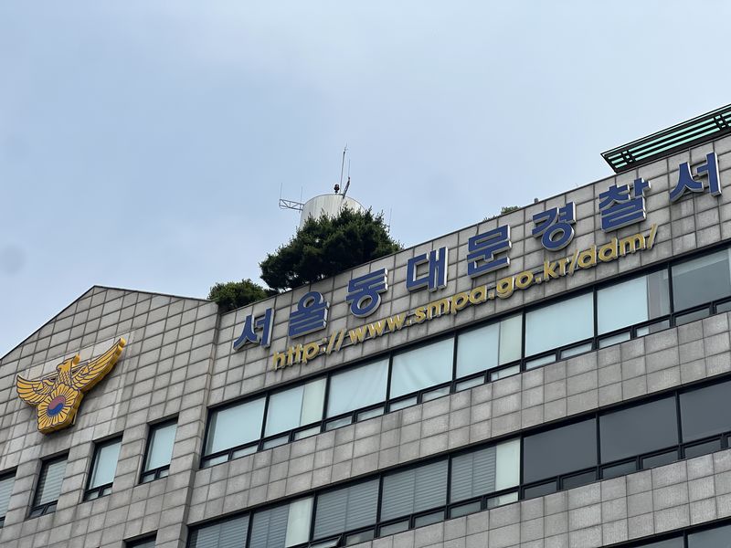 미용실 업주 따라가던 60대…말리던