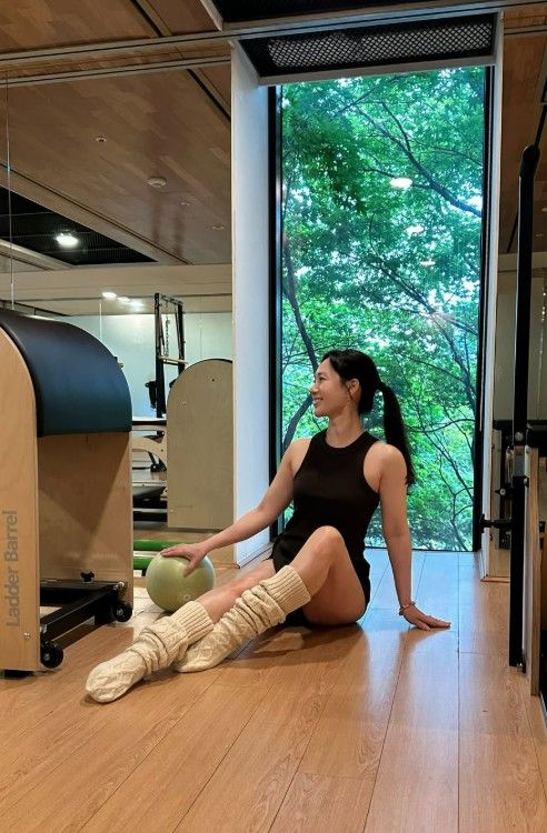 54세 박주미, 필라테스룩에 레그 워머…슬림 몸매