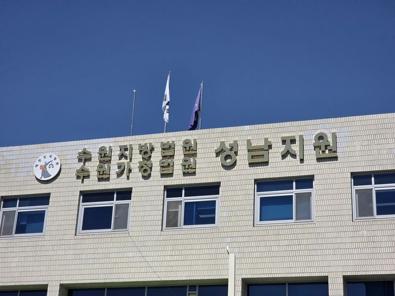 80대 어머니 흉기로 살해한 50대