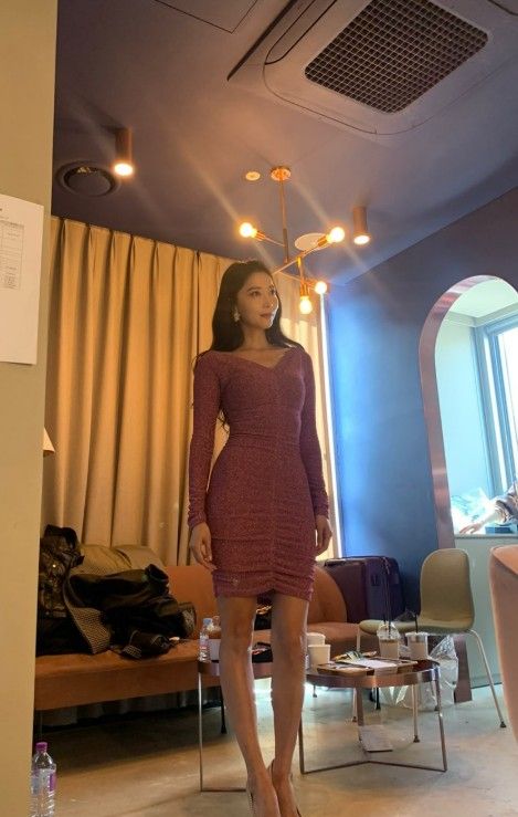 '재혼' 오윤아, 힐 신고 길게 뻗은 다리 깜짝…군살 없는 몸매