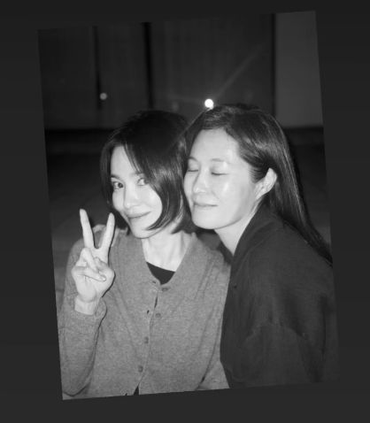 송혜교, 문소리와 다정 투샷…얼굴 