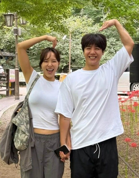 '필테 강사♥' 미르, 웃는 모습도