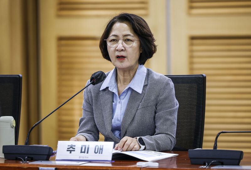 '암살자들' 본 추미애, 영화 끝나