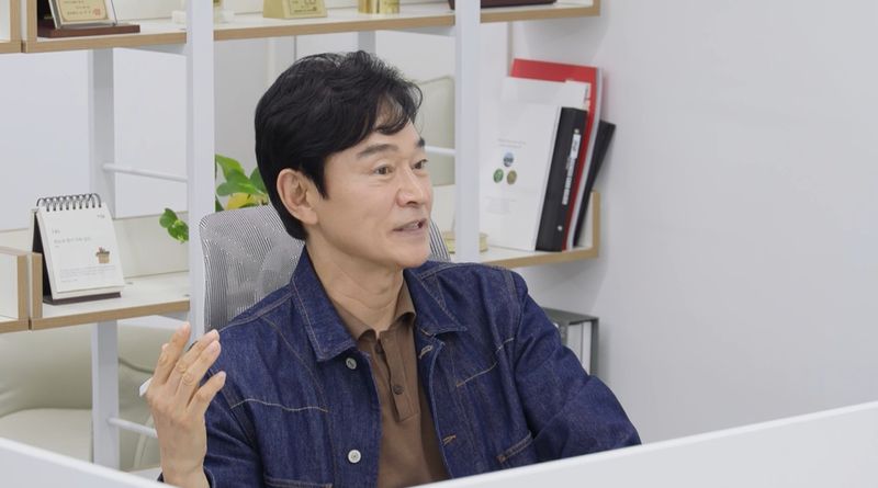 '65세 최강 동안' 정보석, 화장