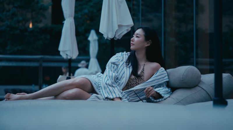 김사랑, 48세 믿기 힘든 군살 없
