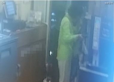 고깃집 들어와 커피 마시더니…그릇까