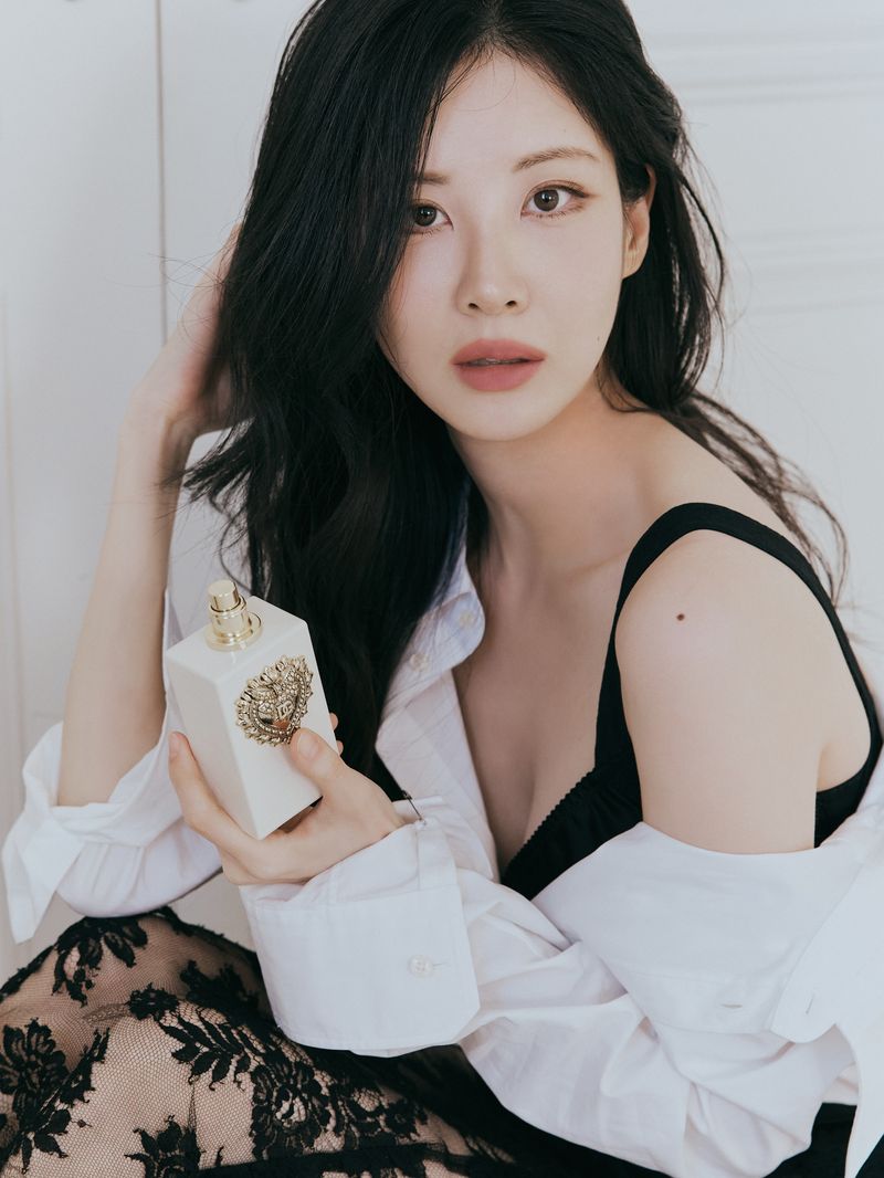 서현, 셔츠 걸친 채 속옷 드러내며
